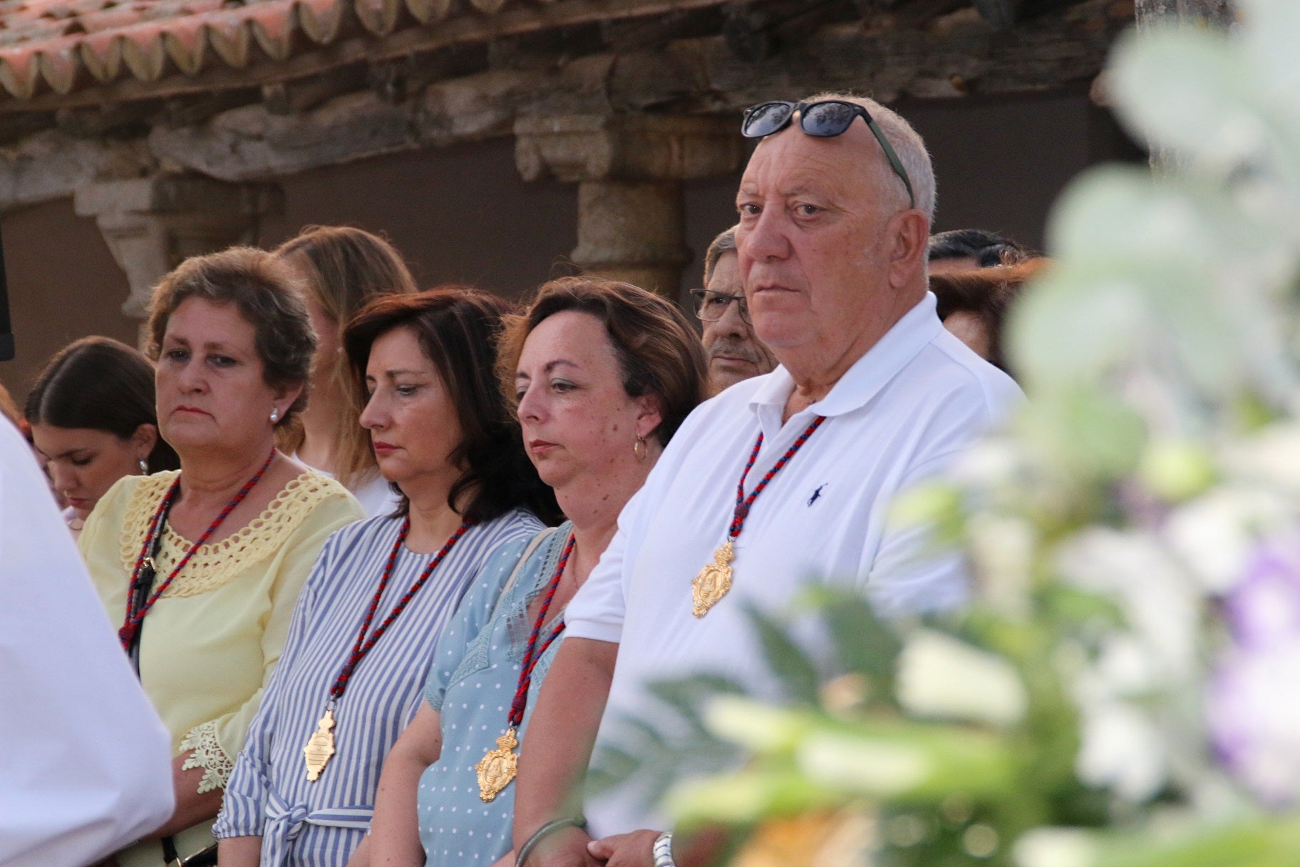 Cientos de vecinos asistieron a la Misa del Emigrante, celebrada en la ermita de la Virgen de Piedraescrita. Se trata de un homenaje que cada año se rinde a quienes un día tuvieron que marchar de Campanario, y que regresan a su tierra con motivo de las fiestas de agosto. La 'Barranquera' les dio su bendición en una jornada llena de emotividad.