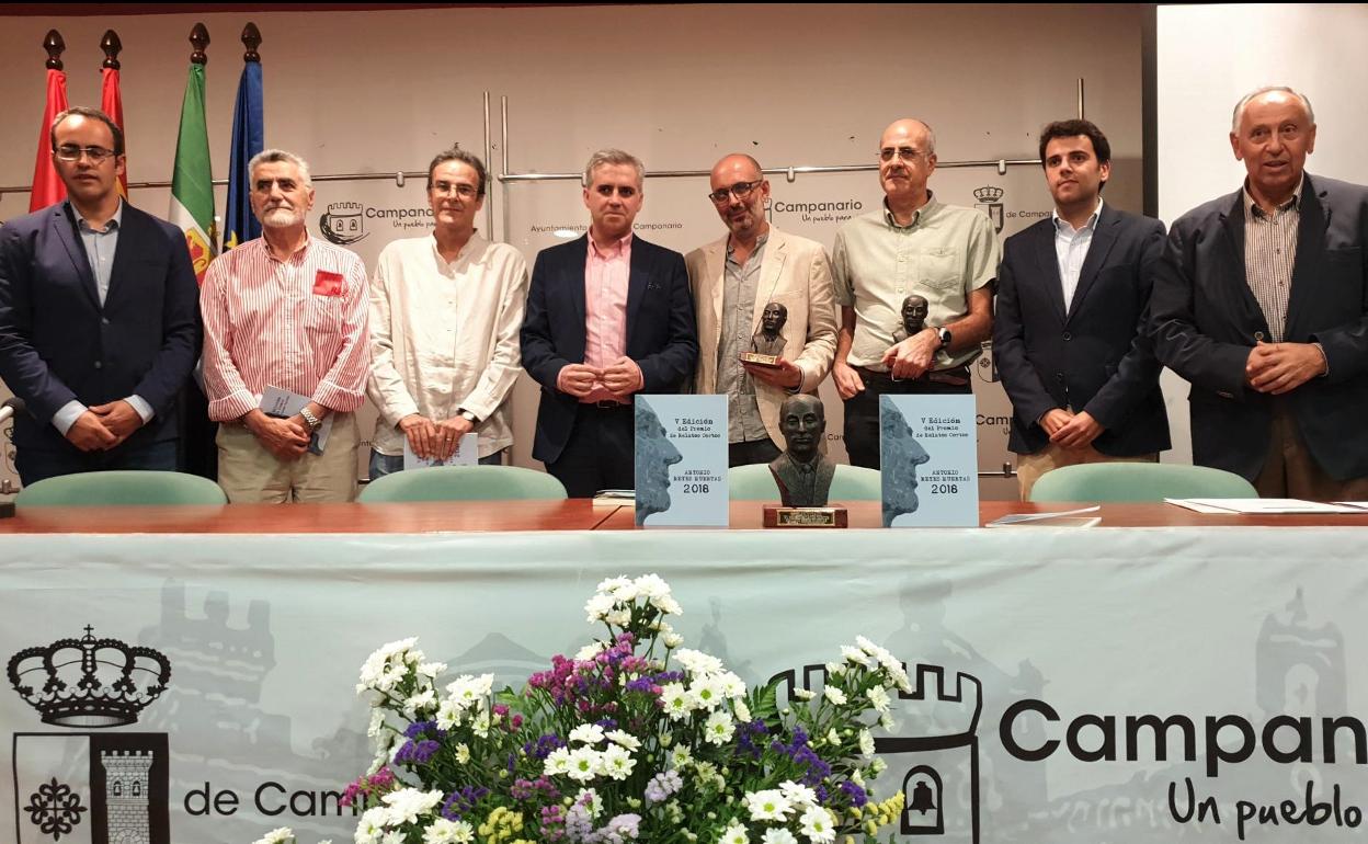 Premiados, autoridades y jurado del VI Premio 'Antonio Reyes Huertas'. 