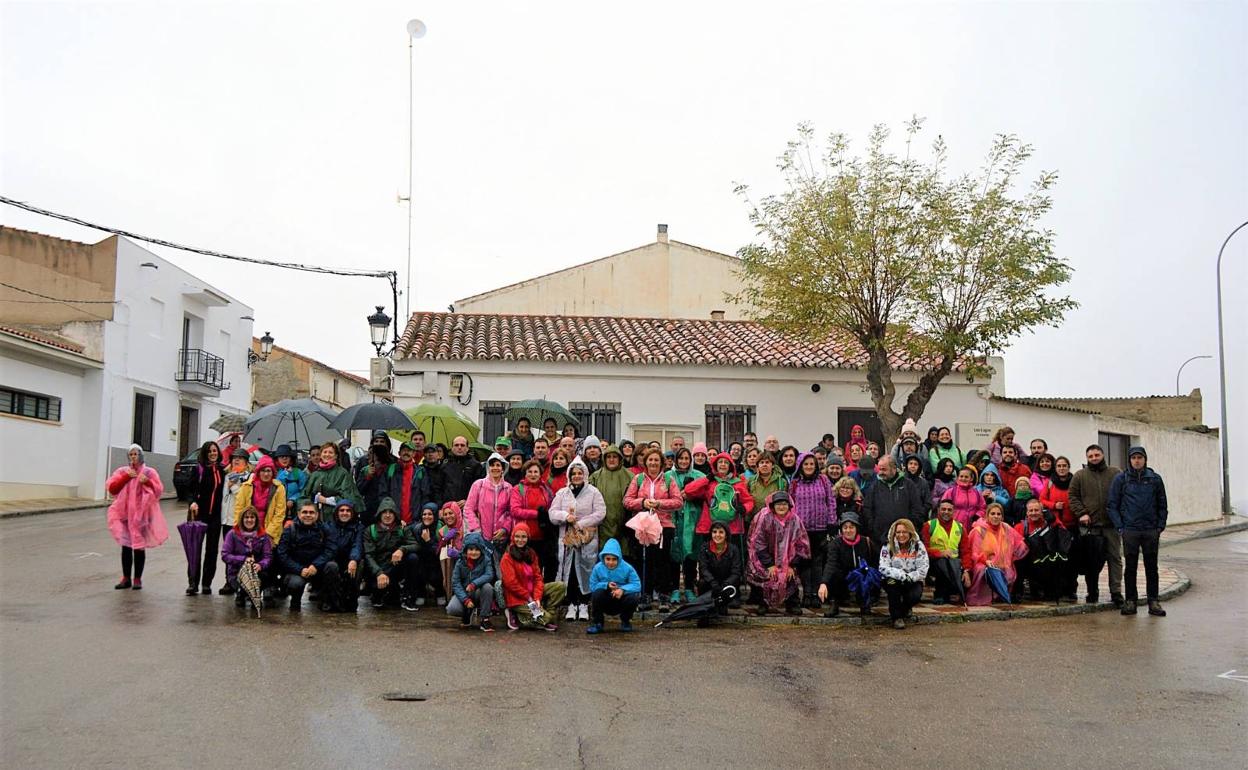 Más de 130 senderistas desafían a la lluvia en la III Ruta Gastronómica Isabel II