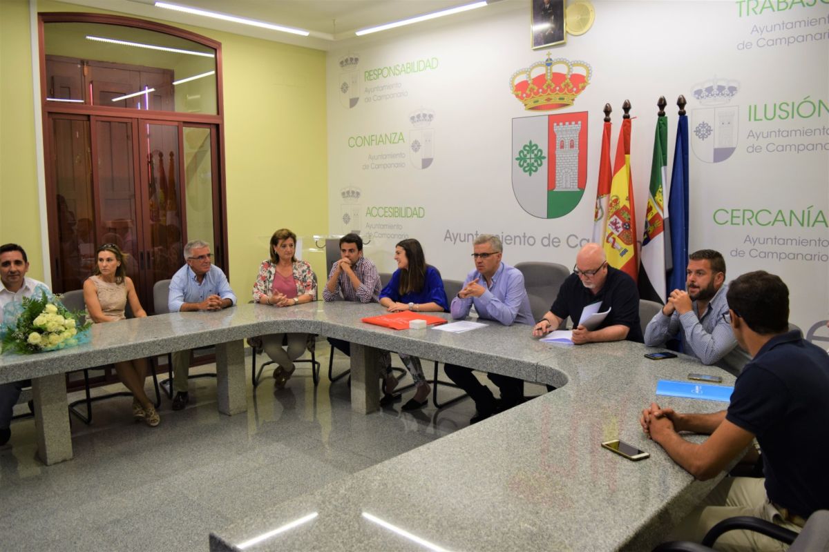 Celebración pleno municipal de Campanaro. 