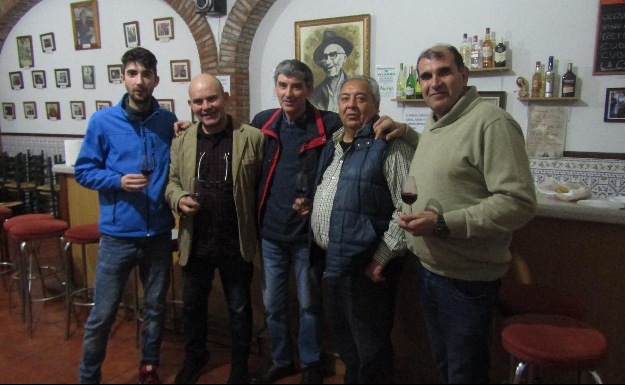 Jurado del Concurso de Vinos de Pitarra de Campanario. 