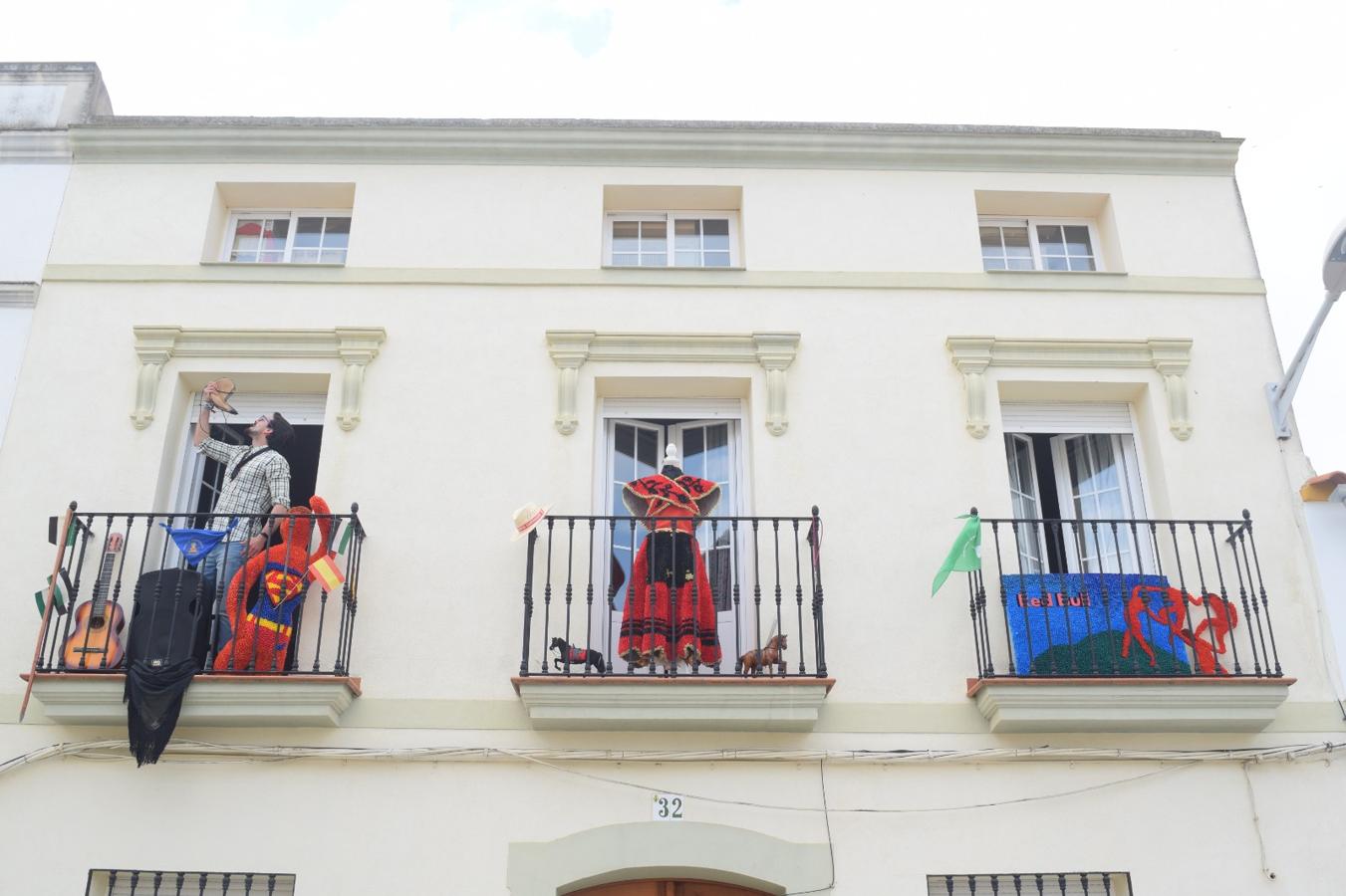Guitarra en mano, los campanarienses cantaron a su patrona. 