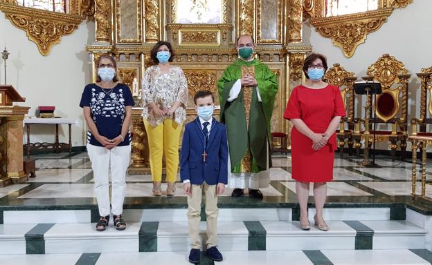 El primer niño en tomar la Comunión esta año lo hizo el 5 de julio. 