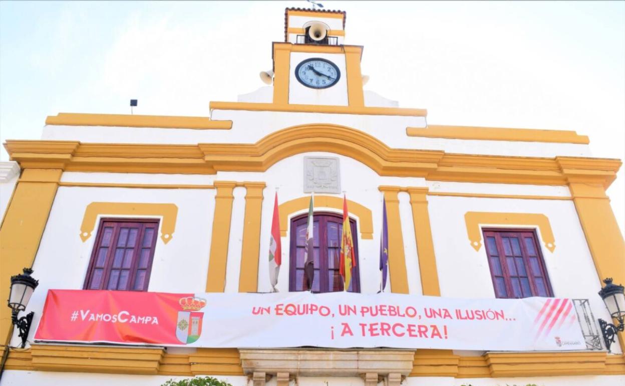 Pancerta de apoyo al Campanario en el balcón del Ayuntamiento. 