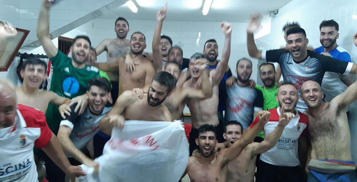 El ascenso a Tercera División del CF Campanario ha traido grandes alegrías no solo para el equipo, sino también para todo un pueblo, cuya afición ha estado volcada, en las buenas y en las malas. Un apoyo incondicional que ha dejado en esta última semana imágenes para el recuerdo. ¡Vamos Campa!