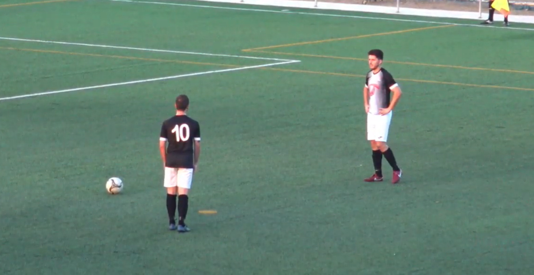 El ascenso a Tercera División del CF Campanario ha traido grandes alegrías no solo para el equipo, sino también para todo un pueblo, cuya afición ha estado volcada, en las buenas y en las malas. Un apoyo incondicional que ha dejado en esta última semana imágenes para el recuerdo. ¡Vamos Campa!