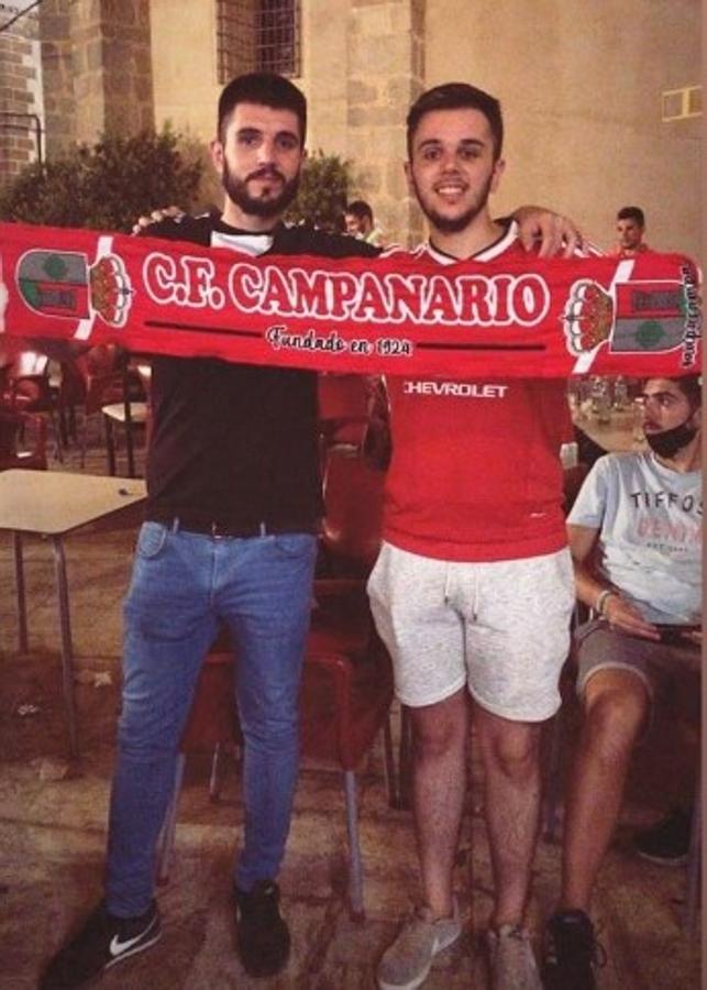 El ascenso a Tercera División del CF Campanario ha traido grandes alegrías no solo para el equipo, sino también para todo un pueblo, cuya afición ha estado volcada, en las buenas y en las malas. Un apoyo incondicional que ha dejado en esta última semana imágenes para el recuerdo. ¡Vamos Campa!