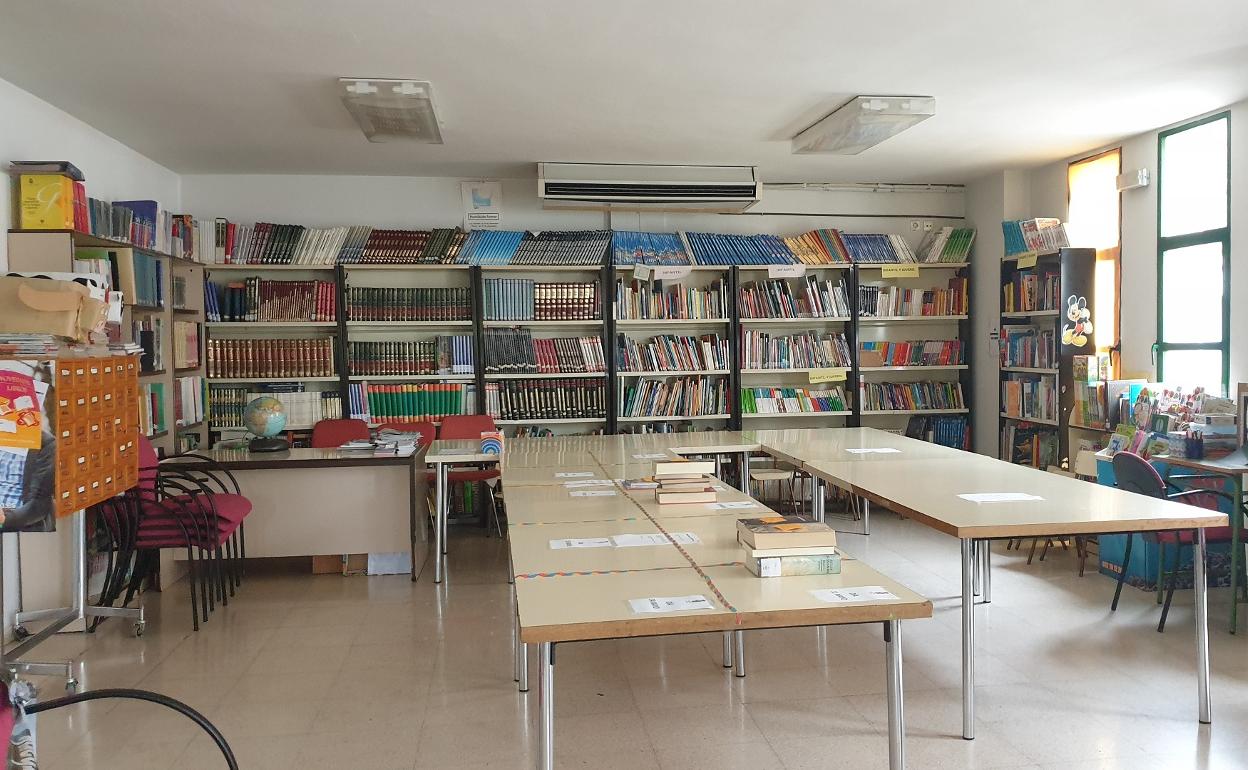 La biblioteca abrirá de lunes a viernes por la tarde, solo para préstamos y devolución de libros