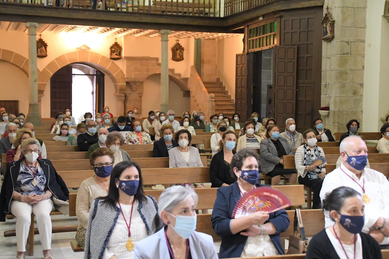 Durante el fin de semana han tenido lugar los actos de celebración del LXV Aniversario de Coronación de la Virgen de Piedraescrita. Este año, dichos actos se han celebrado en la iglesia de la Asunción ante un cuadro de la Virgen, y con aforo reducido y medidas de seguridad. Eso sí, no han faltado la gran fe y devoción que los campanarienses demuestran a su patrona.