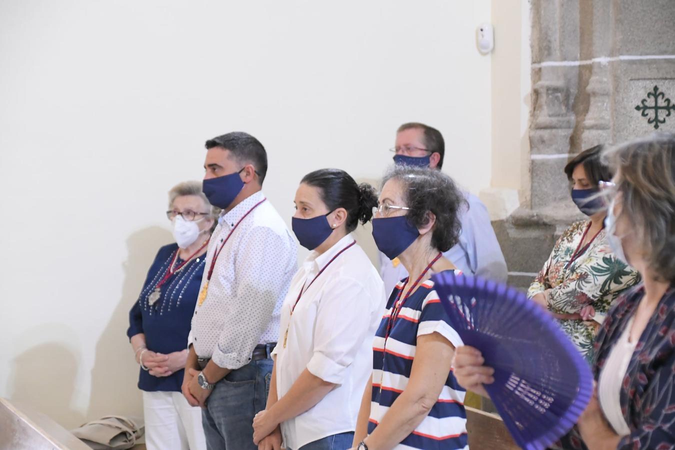 Durante el fin de semana han tenido lugar los actos de celebración del LXV Aniversario de Coronación de la Virgen de Piedraescrita. Este año, dichos actos se han celebrado en la iglesia de la Asunción ante un cuadro de la Virgen, y con aforo reducido y medidas de seguridad. Eso sí, no han faltado la gran fe y devoción que los campanarienses demuestran a su patrona.