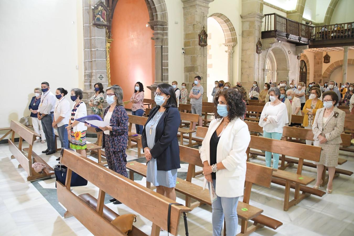 Durante el fin de semana han tenido lugar los actos de celebración del LXV Aniversario de Coronación de la Virgen de Piedraescrita. Este año, dichos actos se han celebrado en la iglesia de la Asunción ante un cuadro de la Virgen, y con aforo reducido y medidas de seguridad. Eso sí, no han faltado la gran fe y devoción que los campanarienses demuestran a su patrona.