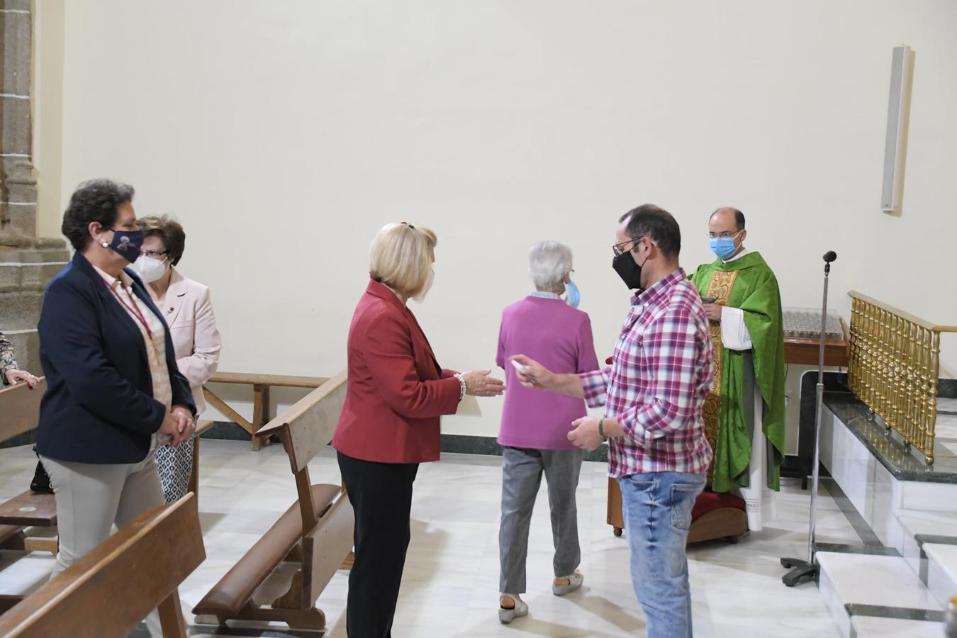 Durante el fin de semana han tenido lugar los actos de celebración del LXV Aniversario de Coronación de la Virgen de Piedraescrita. Este año, dichos actos se han celebrado en la iglesia de la Asunción ante un cuadro de la Virgen, y con aforo reducido y medidas de seguridad. Eso sí, no han faltado la gran fe y devoción que los campanarienses demuestran a su patrona.