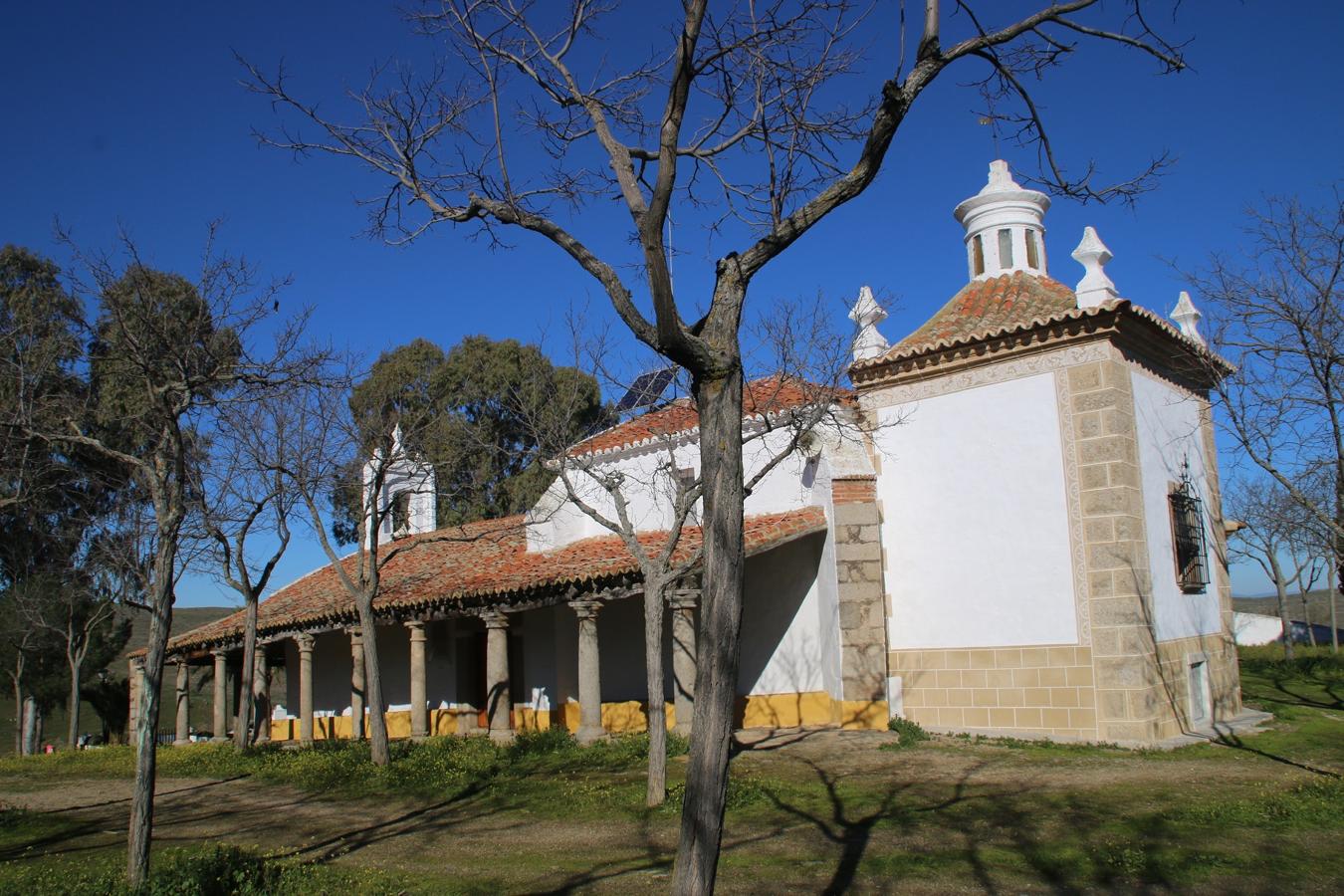 Restauración de los esgrafiados del camarín de la ermita de Campanario. 