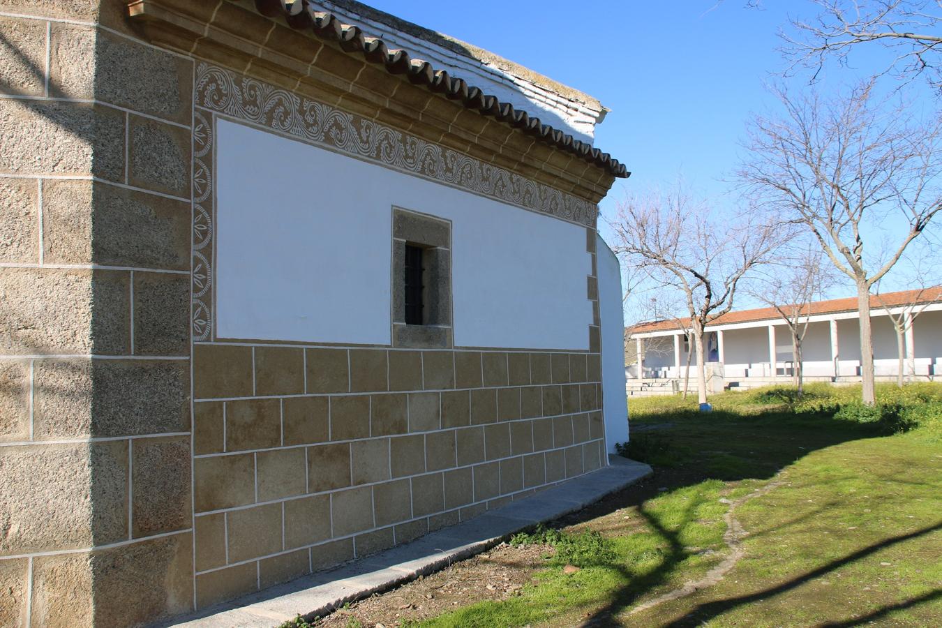 Restauración de los esgrafiados del camarín de la ermita de Campanario. 