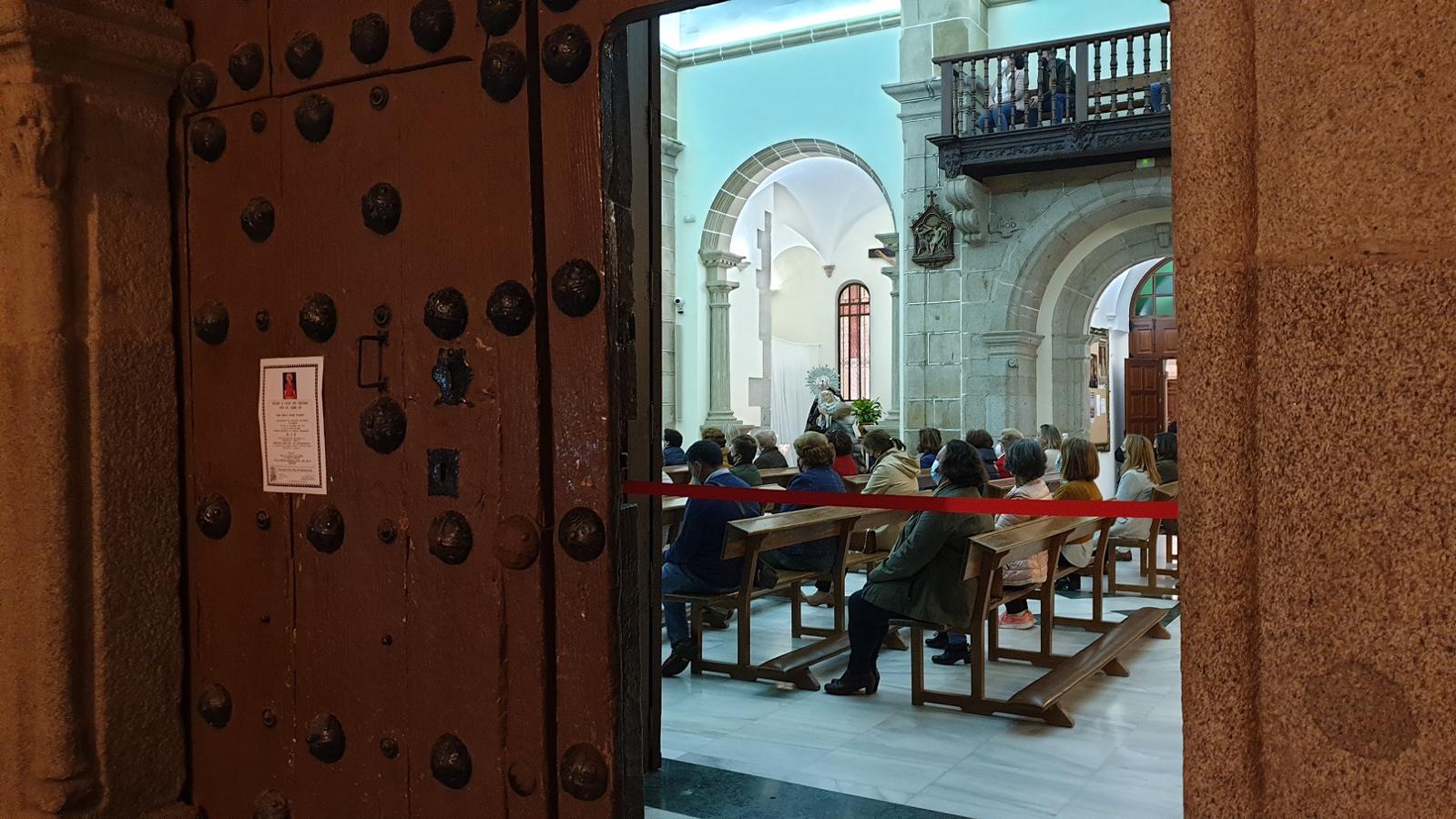Fotos: Viernes de Dolores en una Semana Santa especial