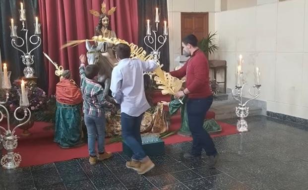 Imposición de palmas al Señor. 