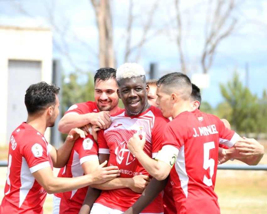 Celebración del gol marcado por Kalifa. 