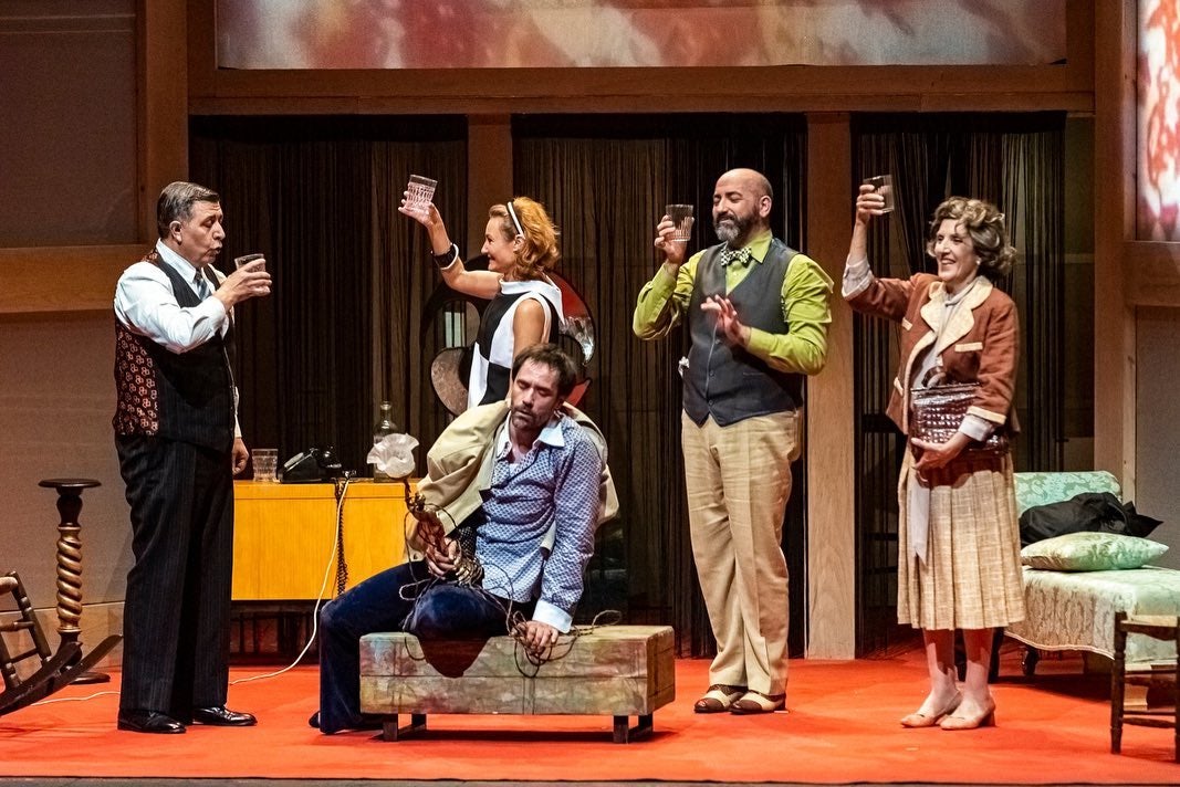 Una de las escenas de la obra 'Comedia en negro'. 