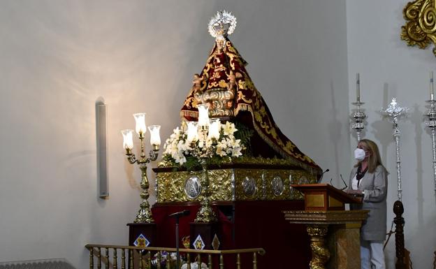 Rafi Cano da la 'Bienvenida' a la Virgen. 