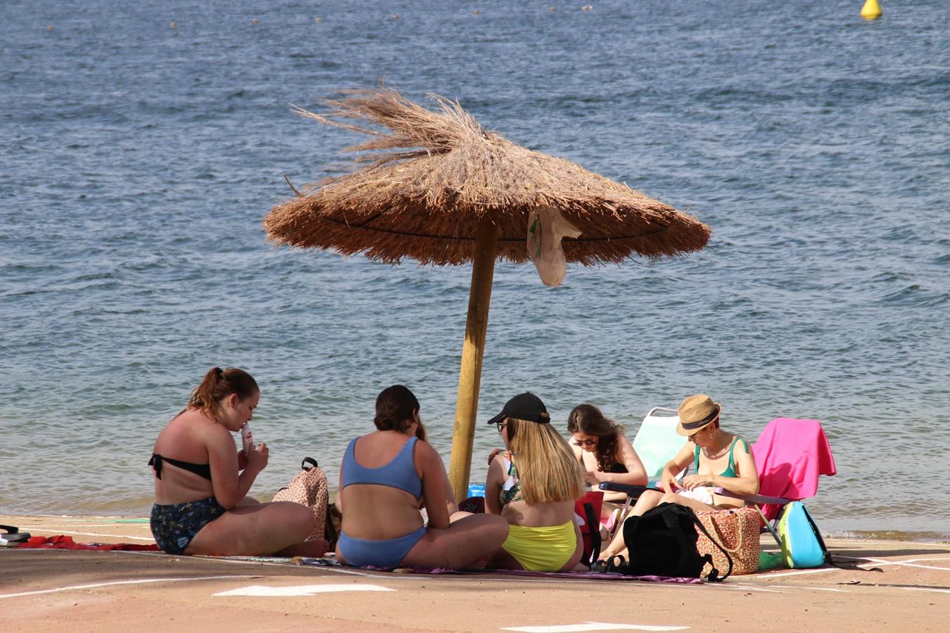 Playa Costa Alegre de Campanario en el Pantano de Orellana. 