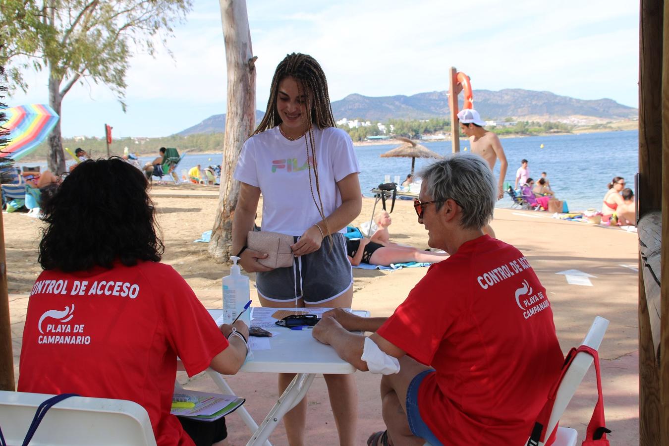 Playa Costa Alegre de Campanario en el Pantano de Orellana. 