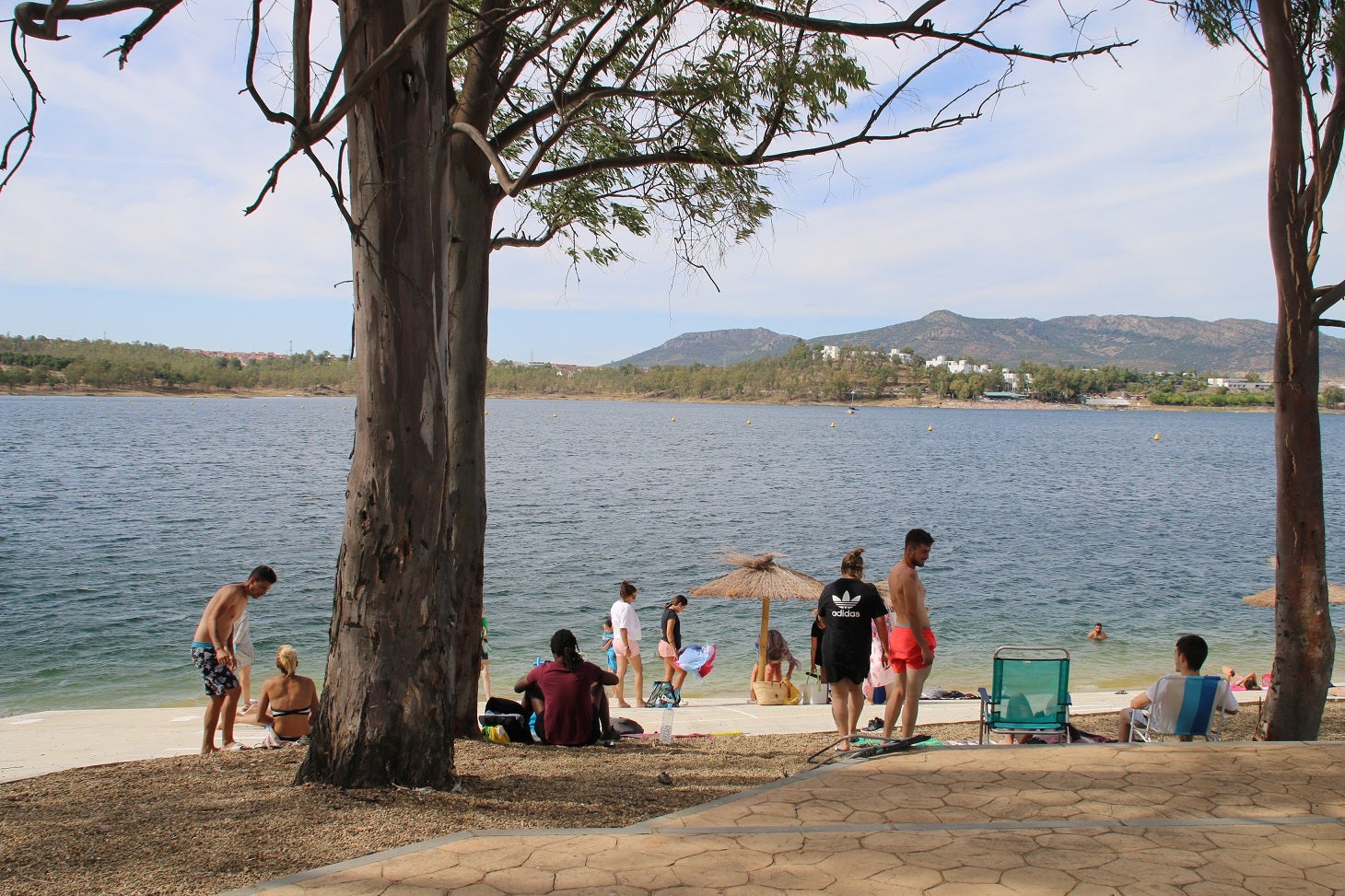 Playa Costa Alegre de Campanario en el Pantano de Orellana. 