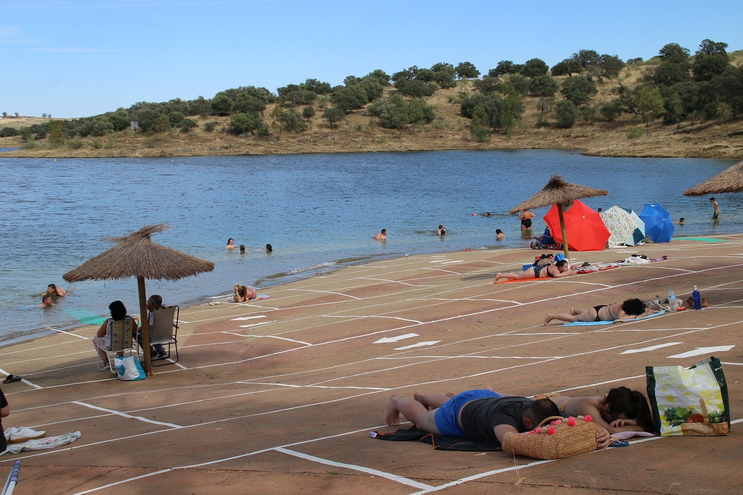 Playa Costa Alegre de Campanario en el Pantano de Orellana. 