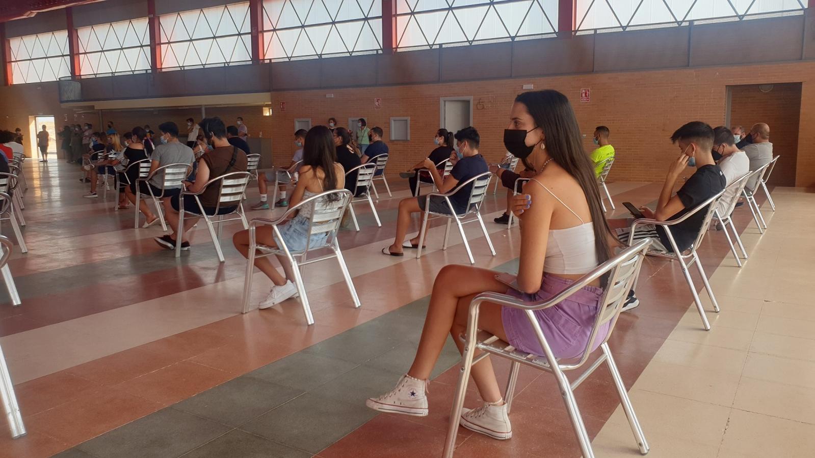 Más de 500 jóvenes fueron vacunados en el Auditorio Municipal de Campanario el 17 de agosto. 