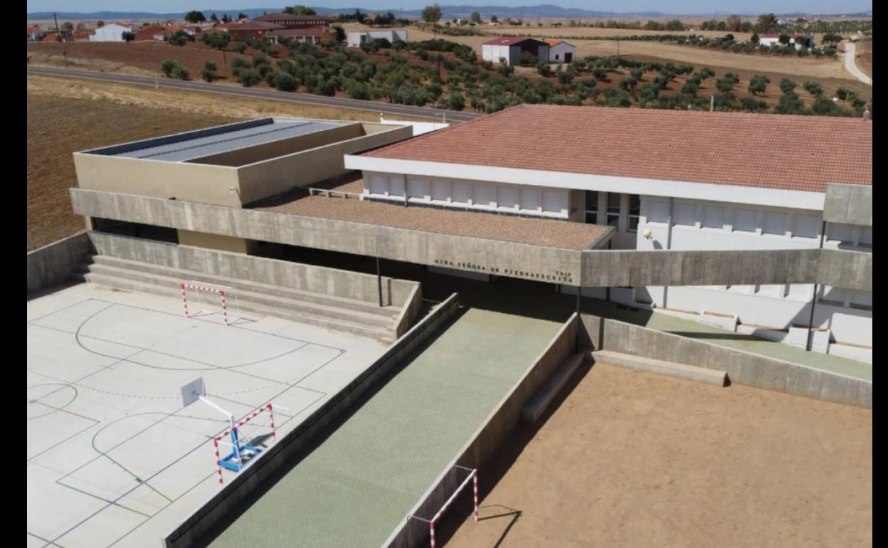 Todo listo para el inicio de curso en el remodelado colegio de Campanario
