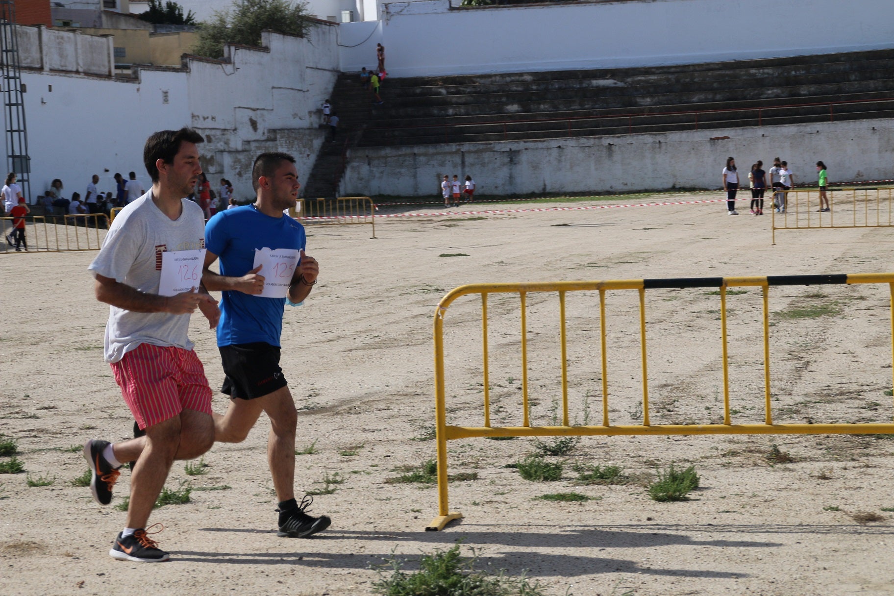 PArticipantes en la carrera solidaria. 