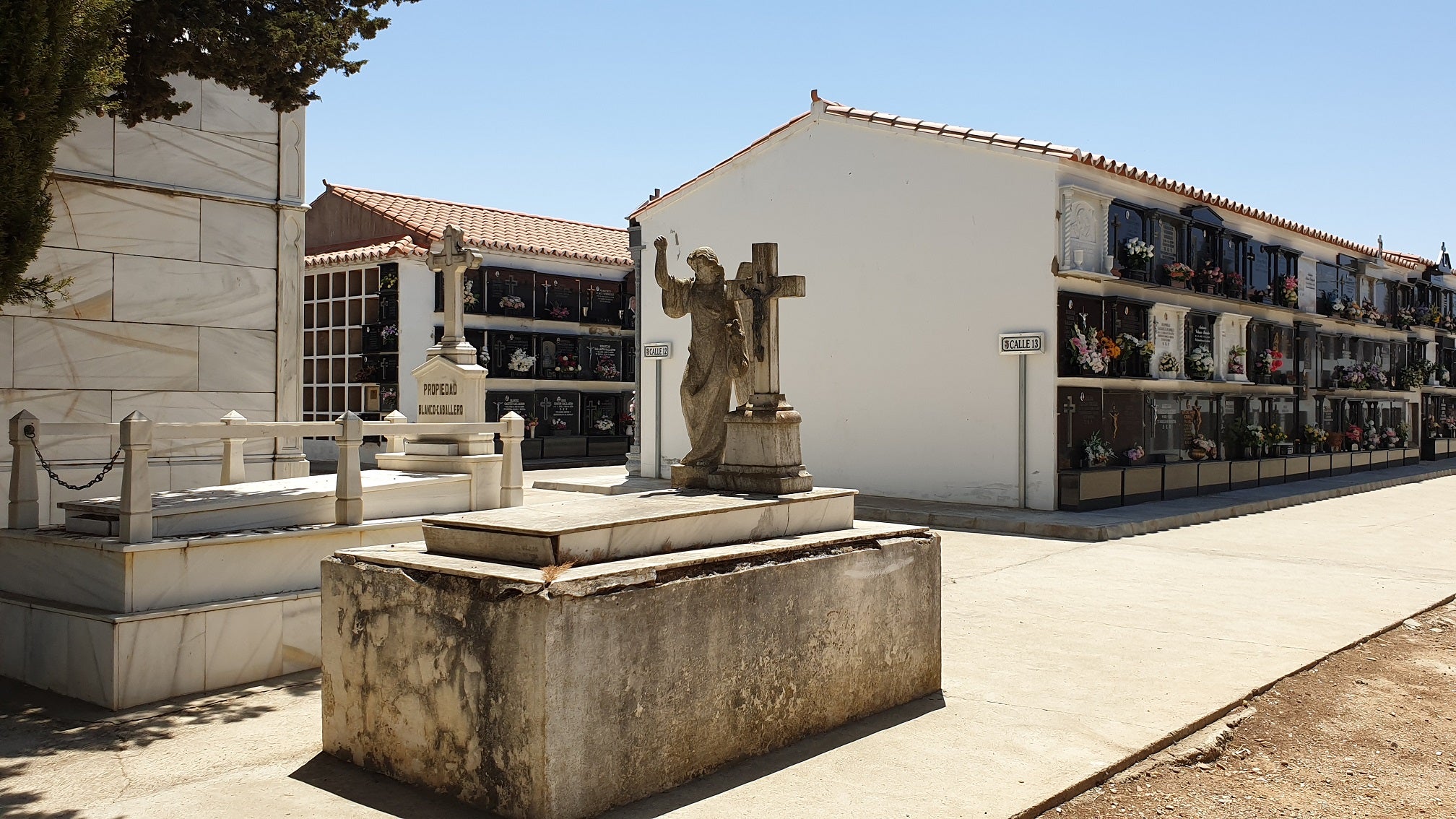 Cementerio municipal de Campanario. 