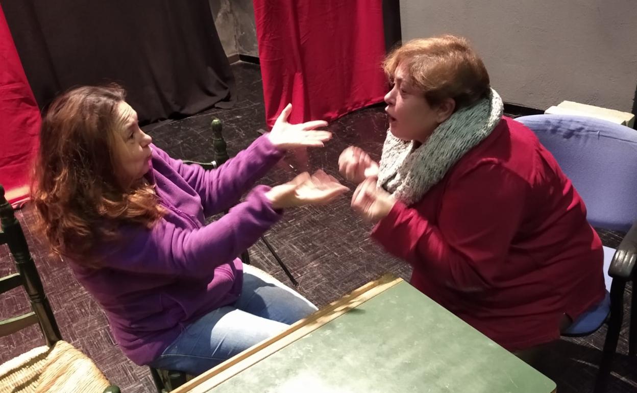 Juani Blasco e Inés Pajuelo protagonizan este viernes la obra teatral 'Aduosadas'