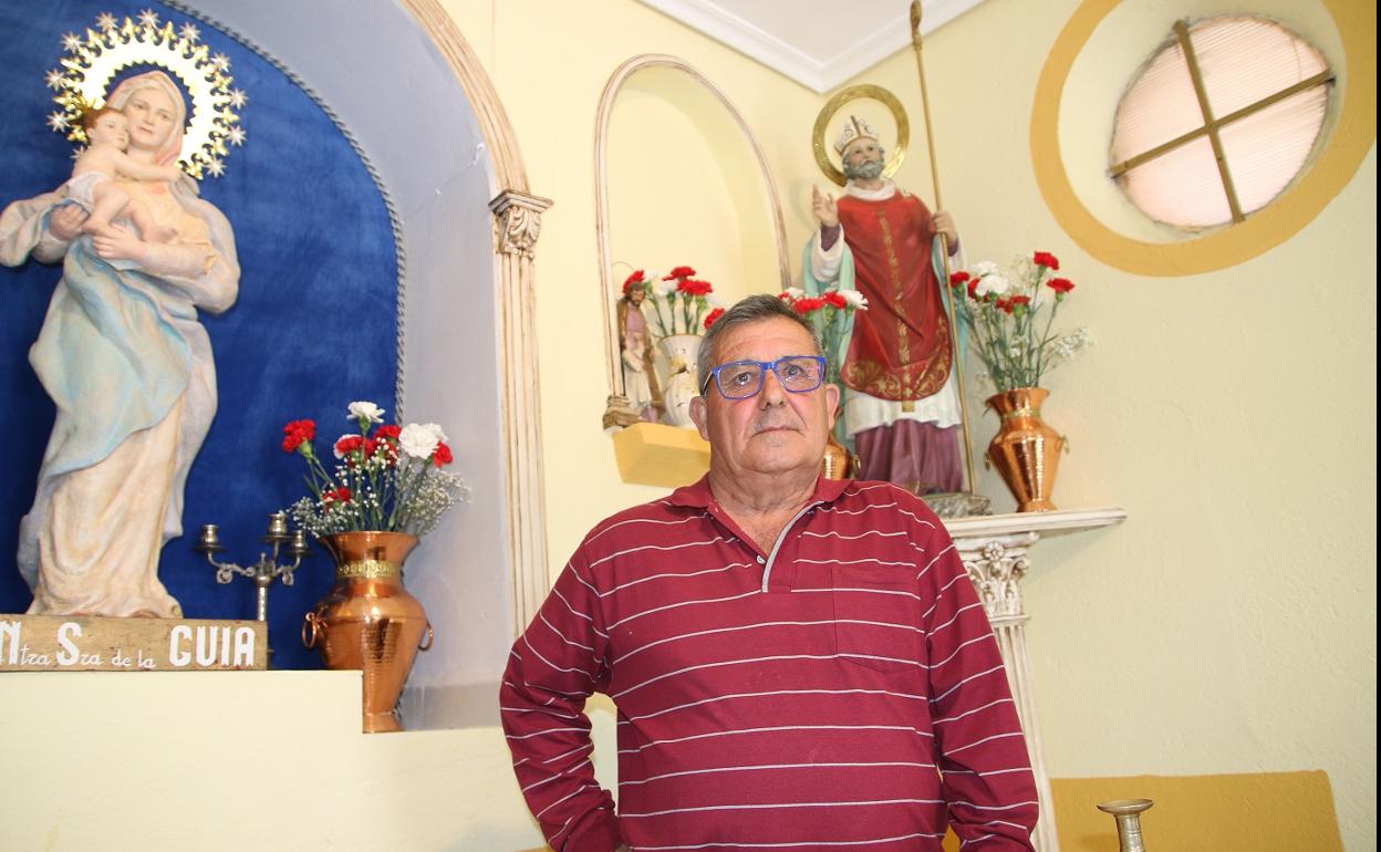 Antonio Arcos en la ermita de Nuesra Señora de la Guía. 