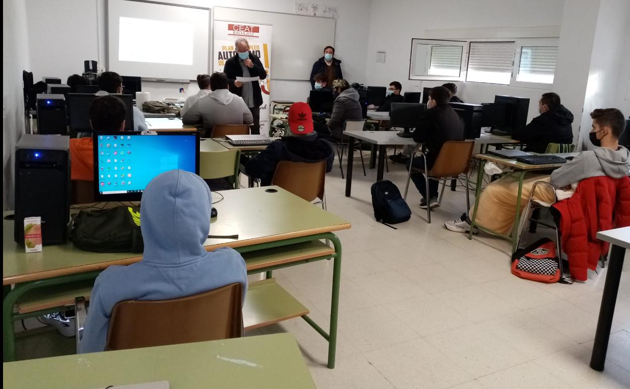 Los alumnos de Informática asistieron a una charla sobre el autoempleo