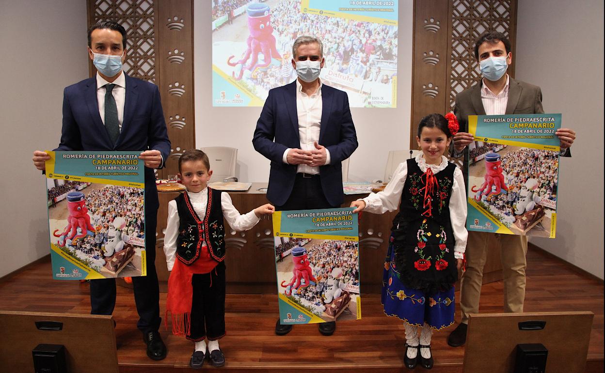 Ocho carrozas desfilarán en la Romería de Piedraescrita, donde habrá nuevos premios
