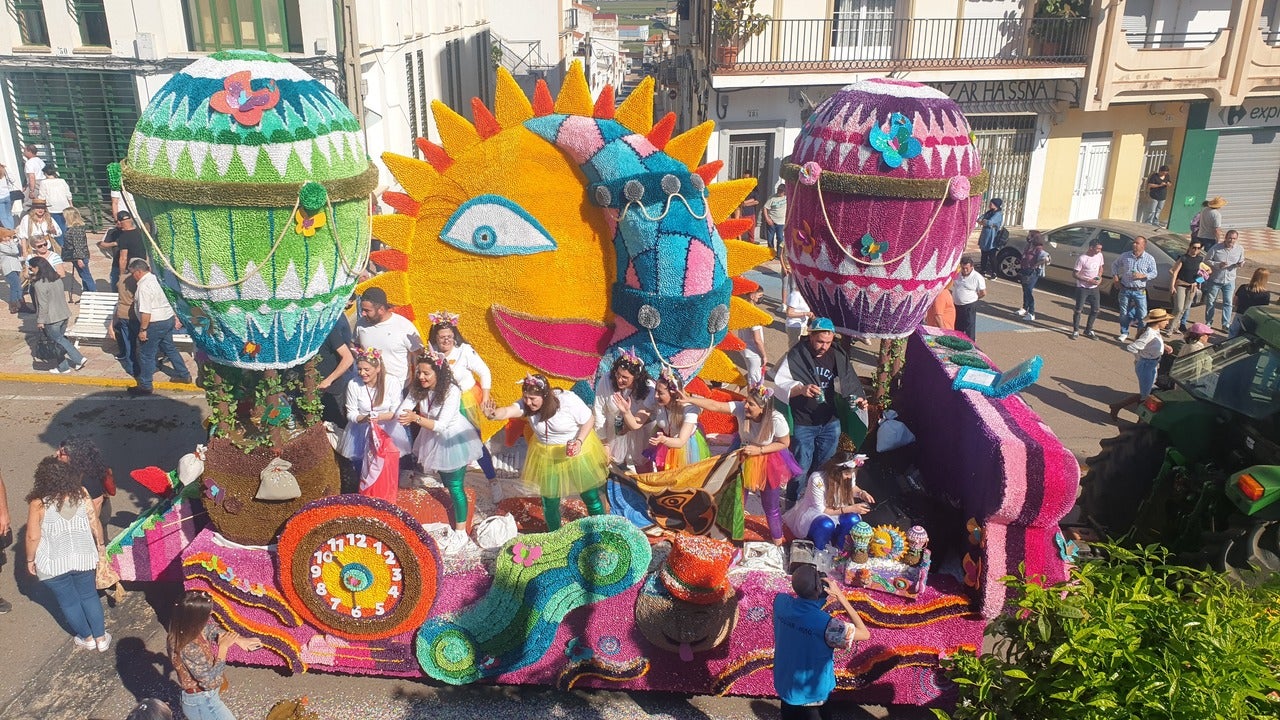 Las ocho carrozas fueron muy aplaudidas, aunque la ganadora, a juicio del jurado, fue 'Tomorrowland'.