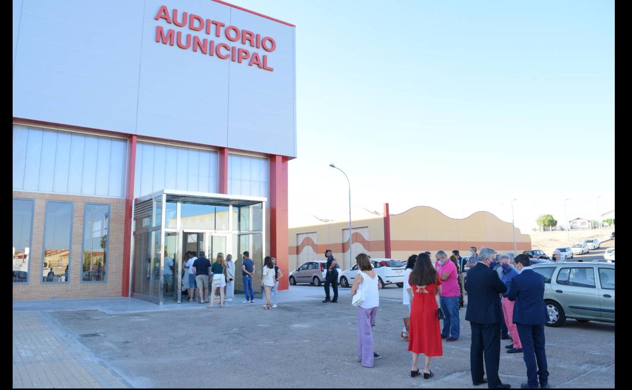 Entrada al Auditorio Municipal de Campanario, donde se celebra el Día de la Provincia. 