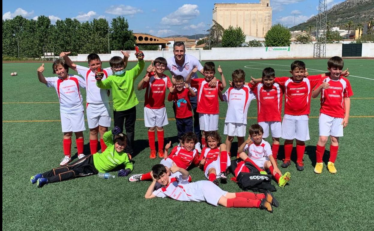 Equipo benjamín del C.F. Campanario. 