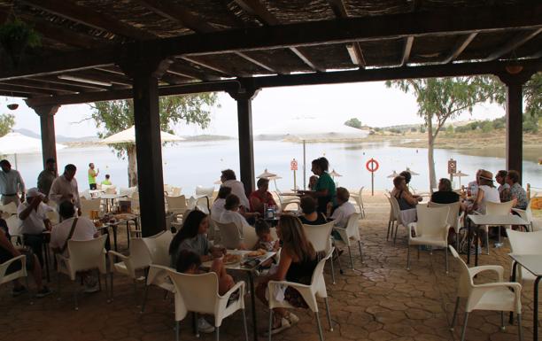 Zona de restauración en la Playa de Campanario. 