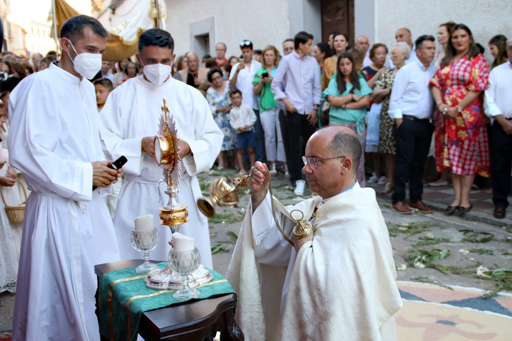 El Corpus Christi volvió a celebrarse con un gran acompañamiento por las calles de Campanario. 