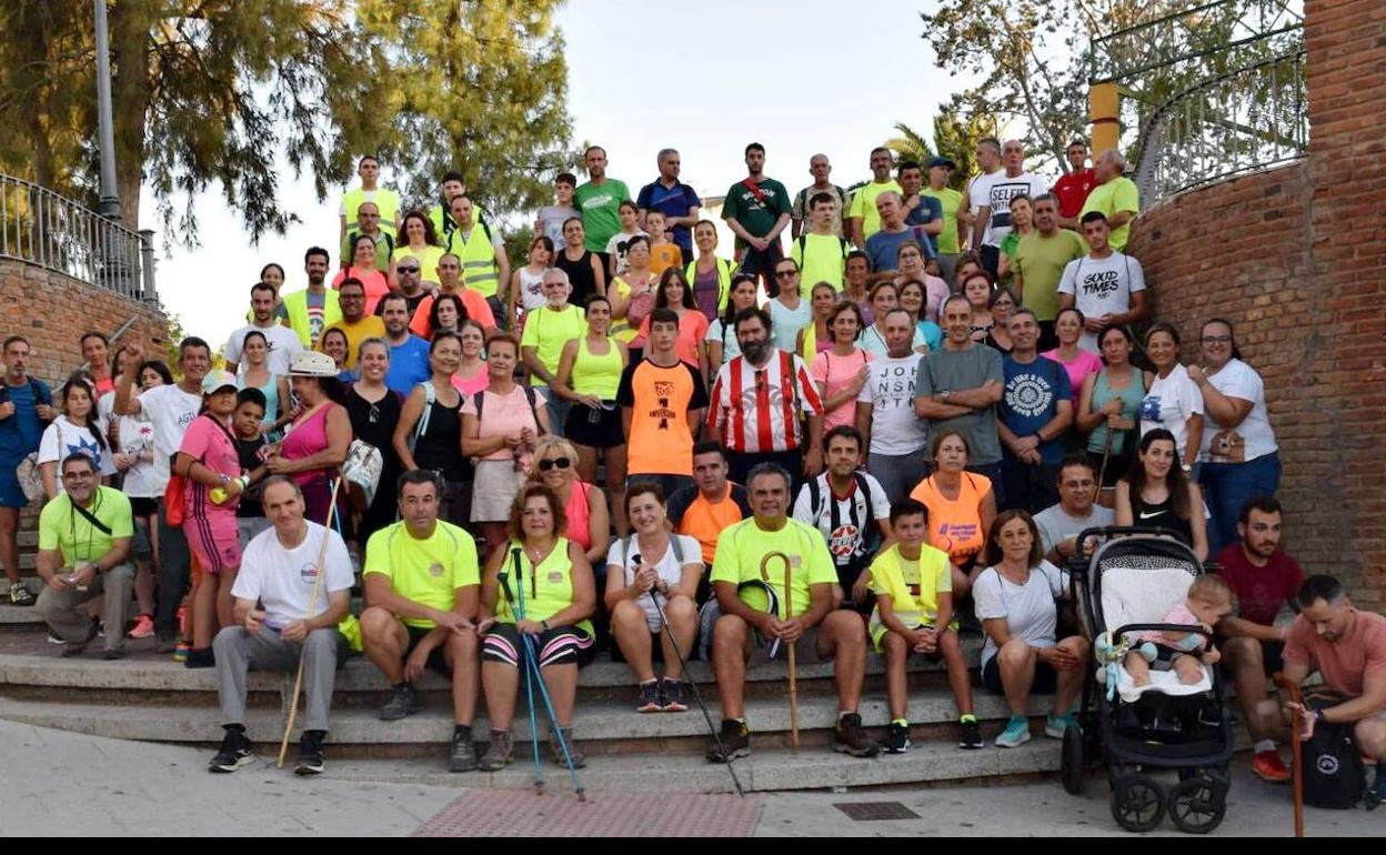 Participantes en la ruta nocturna a Magacela. 