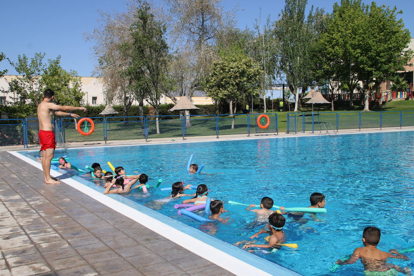 Uno de los cursos más demandados del verano son los de natación.