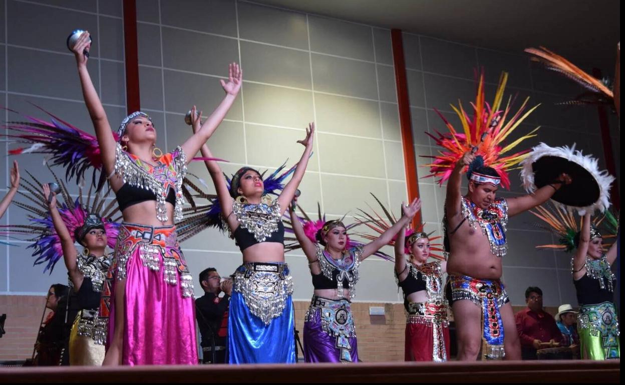 Colombia y Méjico pusieron color y ritmo al regreso del Festival de los Pueblos del Mundo