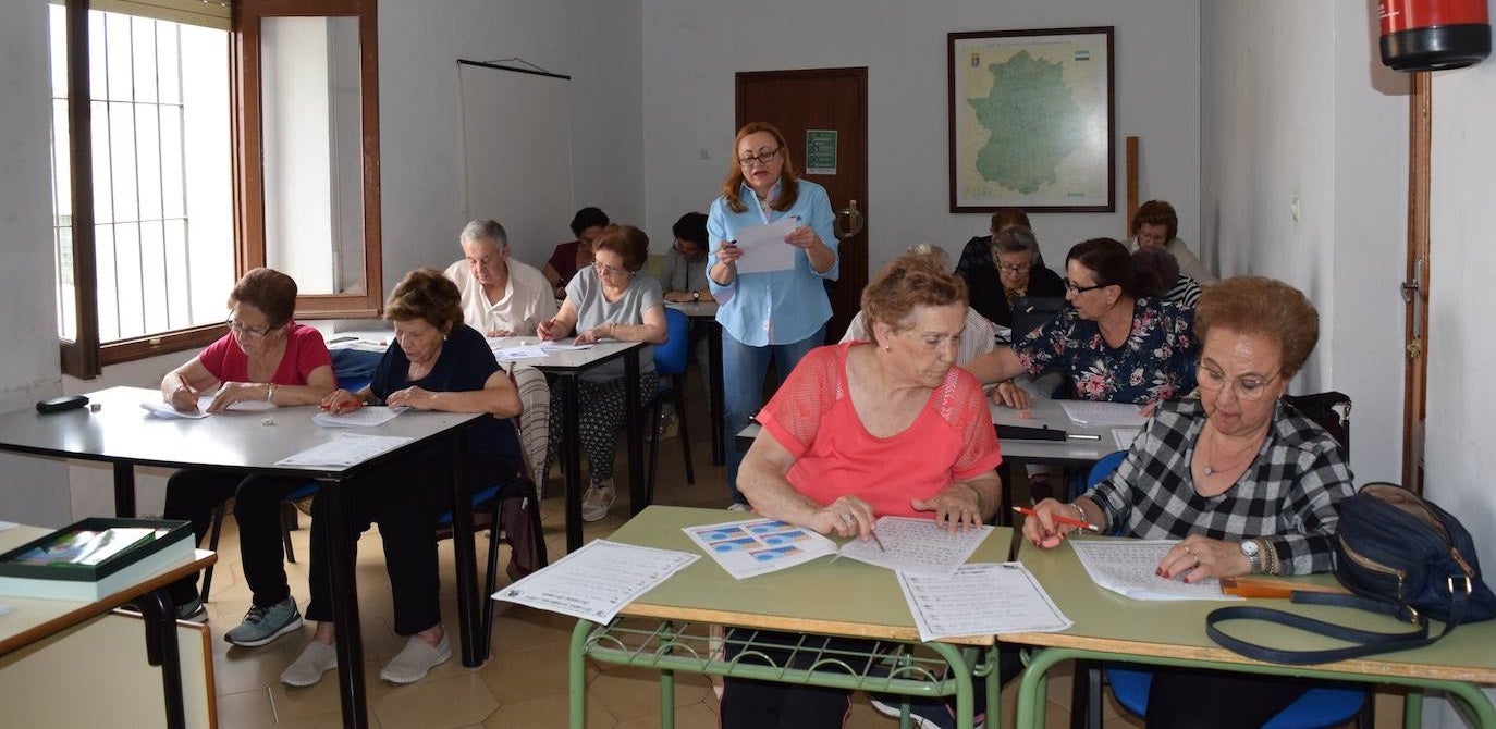 Alumnos en el taller de Psicoestimulación Cognitiva 