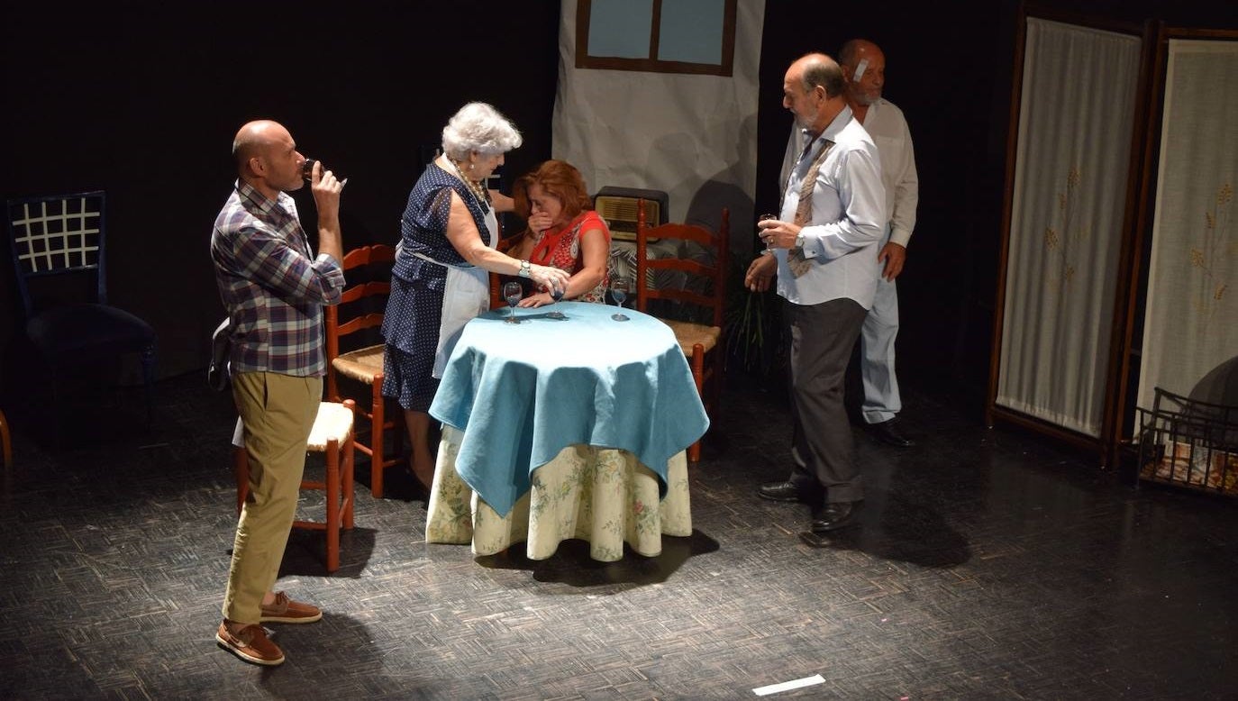 El Teatro Olimpia acogió la representación teatral '¿Qué hacemos con los hijos?'