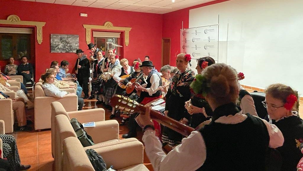 El Folklore fue el protagonista de la velada musical de ADISCAM