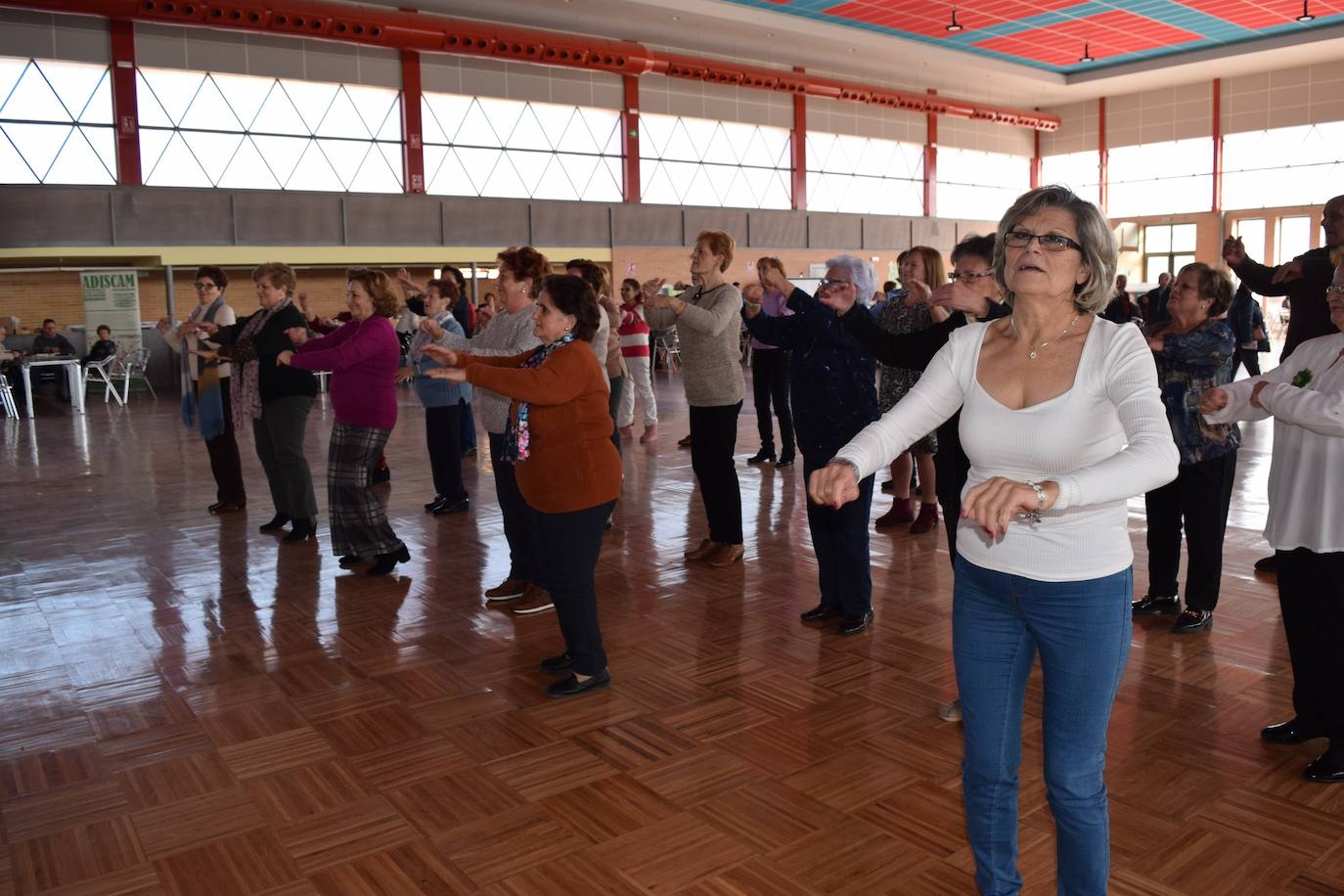 Clase de aerobic en el pabellón muncipal 