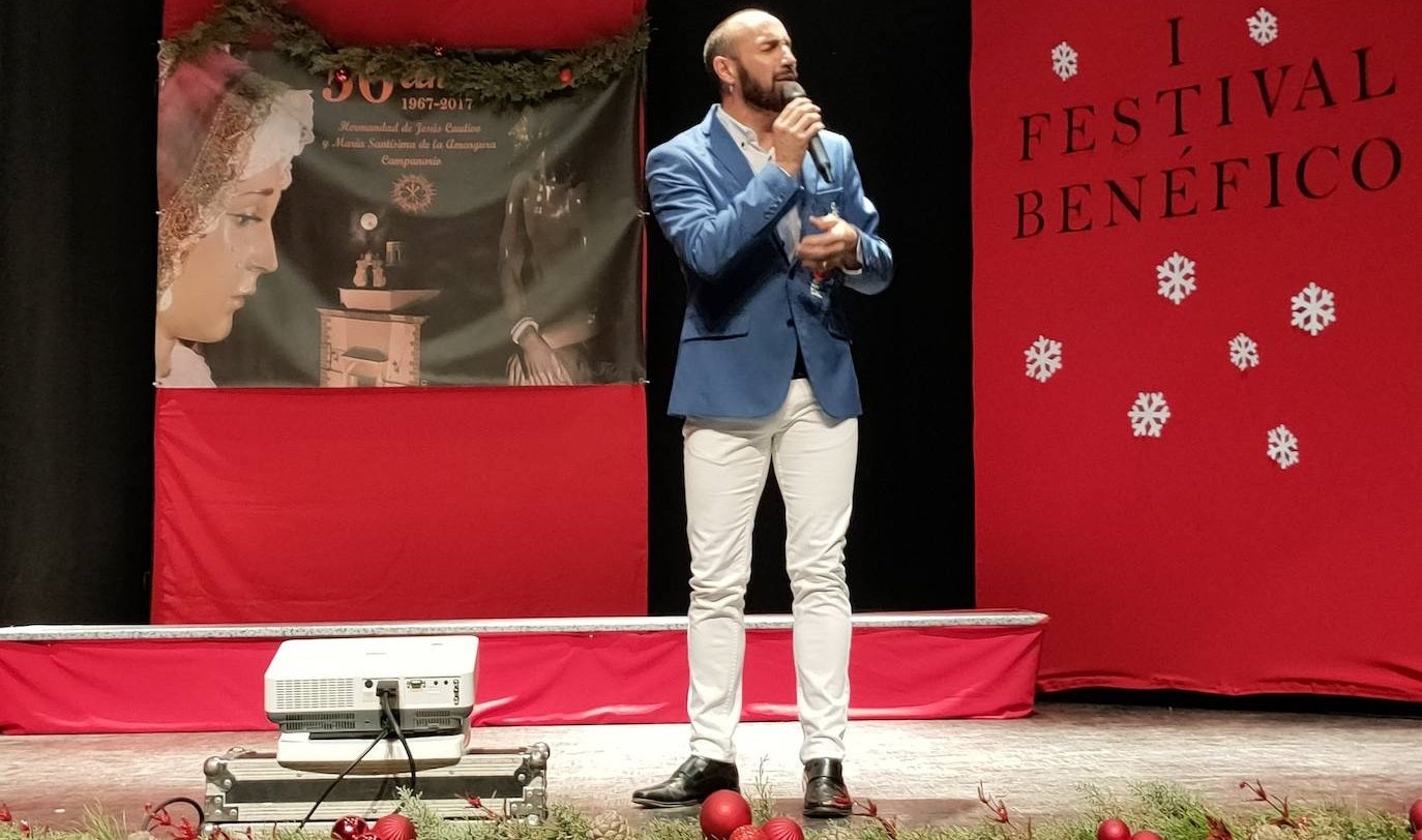 El I Festival Benéfico contó con varios artistas sobre el escenario 