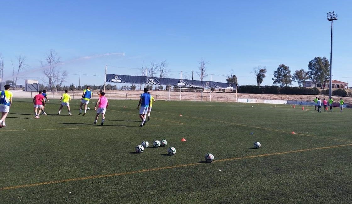 Uno de los entrenamientos del CF Campanario durante esta Semana Santa para preparar el Playoff