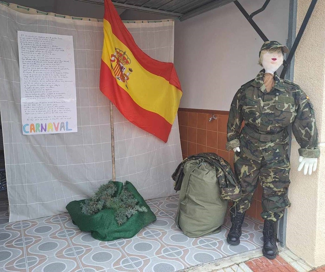 Fotos: Los Abriles salen a disfrutar del Carnaval campanariense